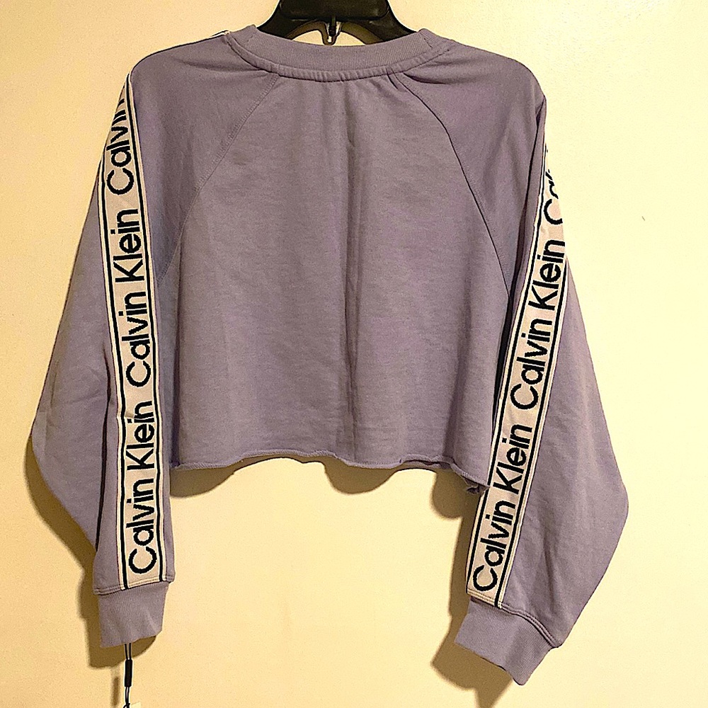 CALVIN KLEIN SWEAT SHIRT CROP STYLED GYM/SCHOOL ATTIRE